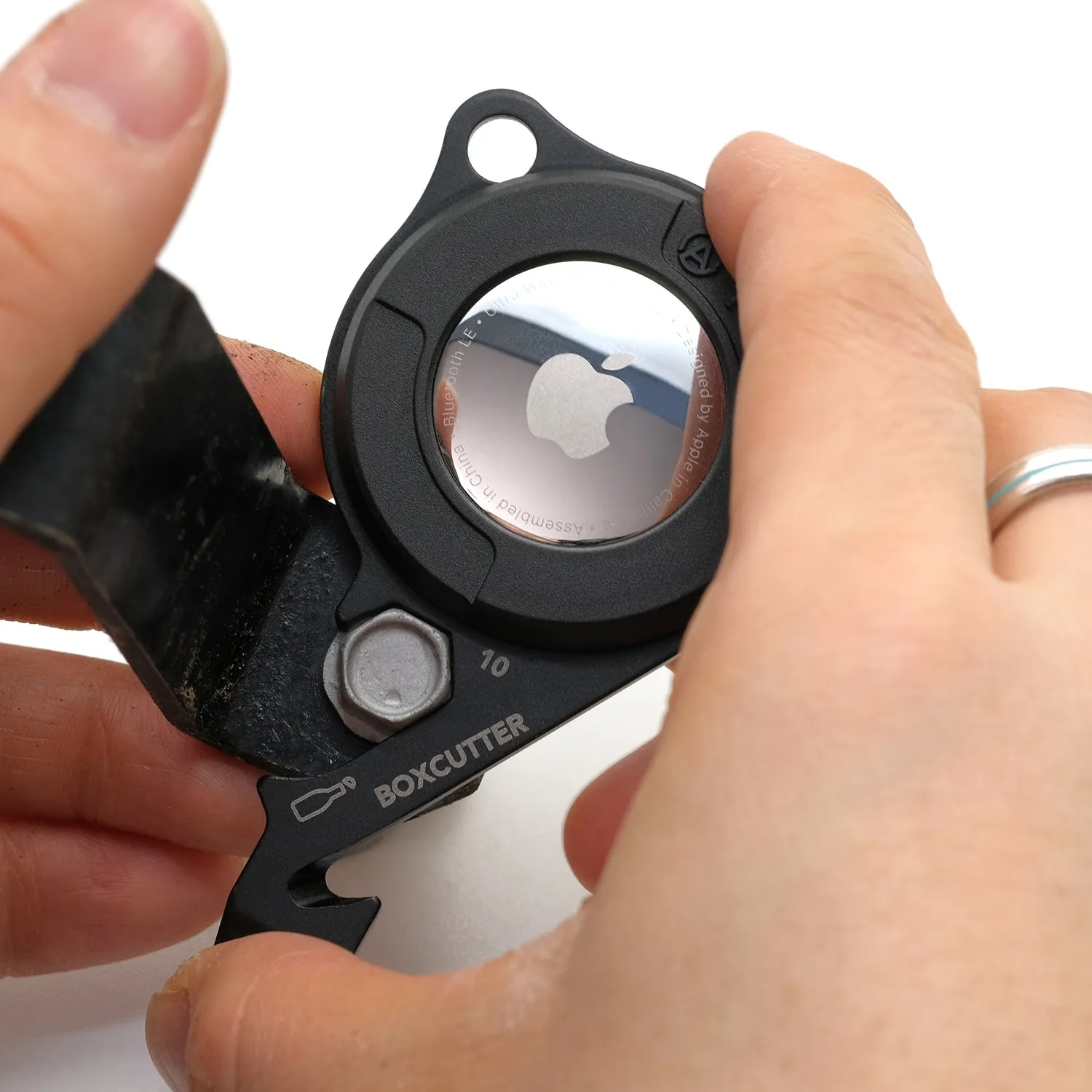 AirTag Multitool 5-in-1 Box Cutter