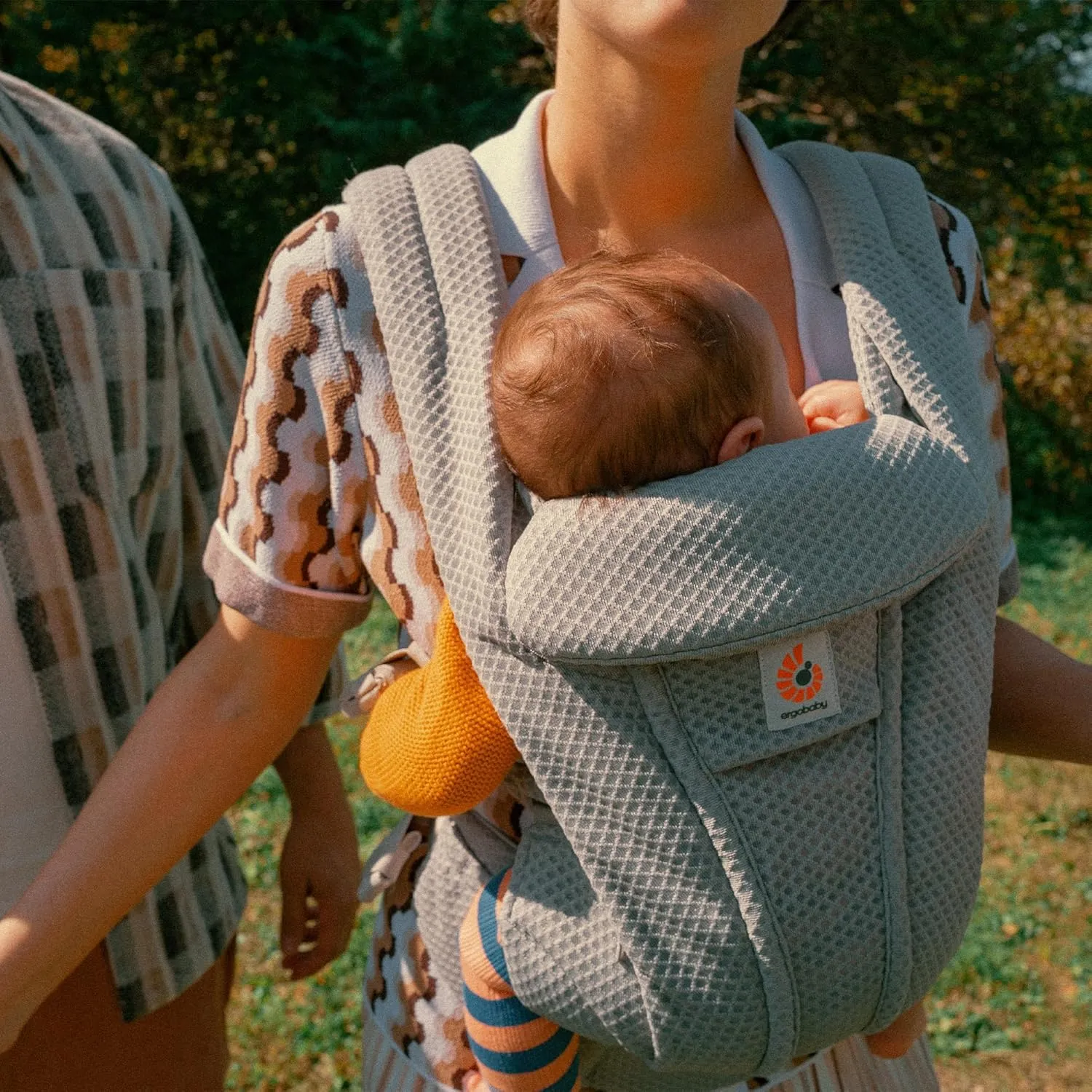 Ergobaby Omni Deluxe All Carry Positions Breathable Mesh Baby Carrier with Enhanced Lumbar Support & Airflow, Newborn to Toddler, (Holds 7-45 lbs), Pearl Grey