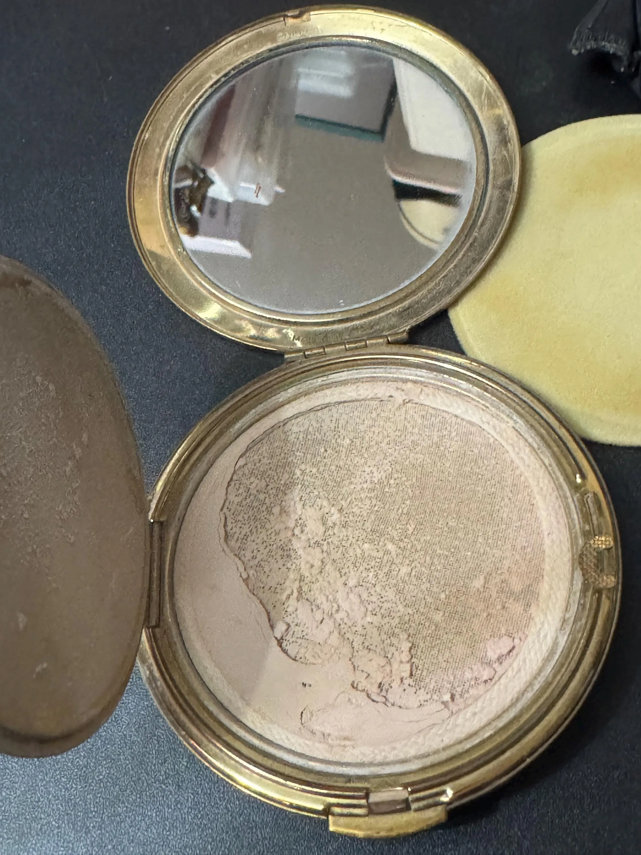 KIGU Vintage floral gold tone powder compact mirror with sifter mid century cosmetics case