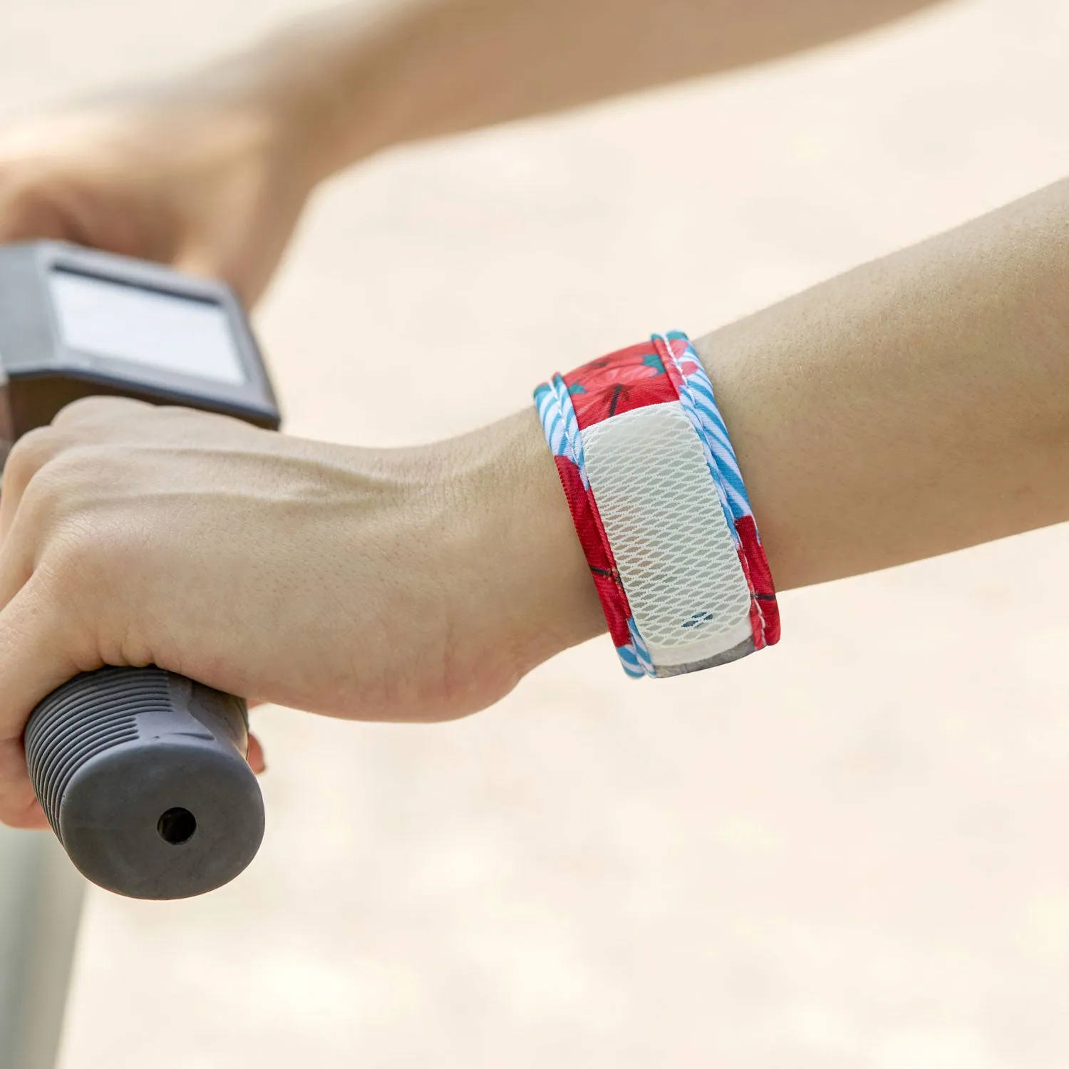 Mosquito Repellent Wristband with 2 refills - Graphic