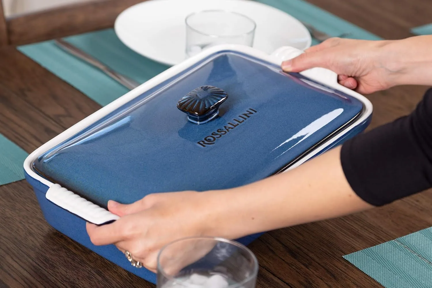 Stoneware Casserole Dish Bakeware Set with Lid, Covered Rectangular Dinnerware, Large 3.2 Quart, 11 by 9 Inch, Blu Indaco [Reactive Blue]
