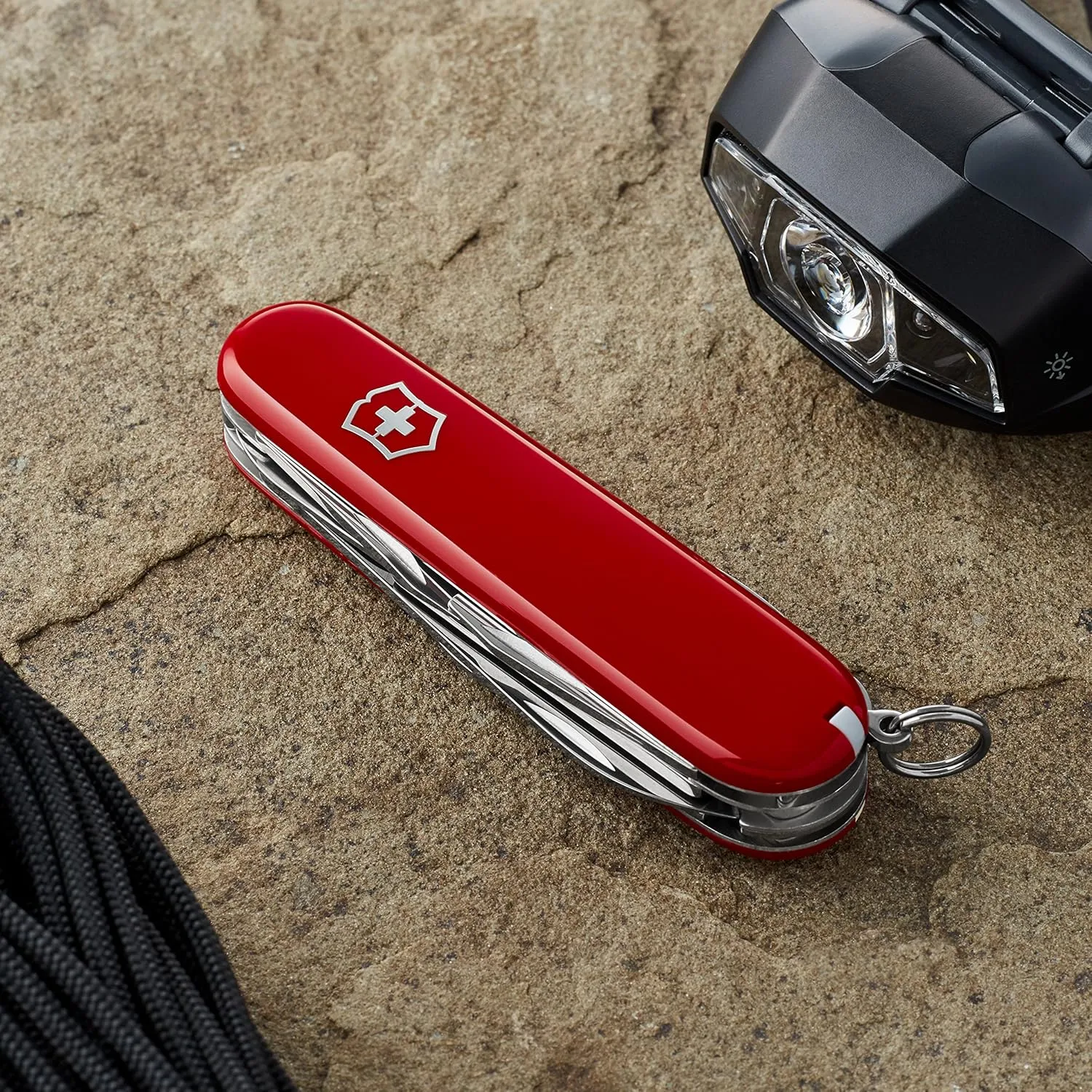 Victorinox Climber Swiss Army Knife, 14 Function Swiss Made Pocket Knife with 2 Blades, Corkscrew and Screwdriver